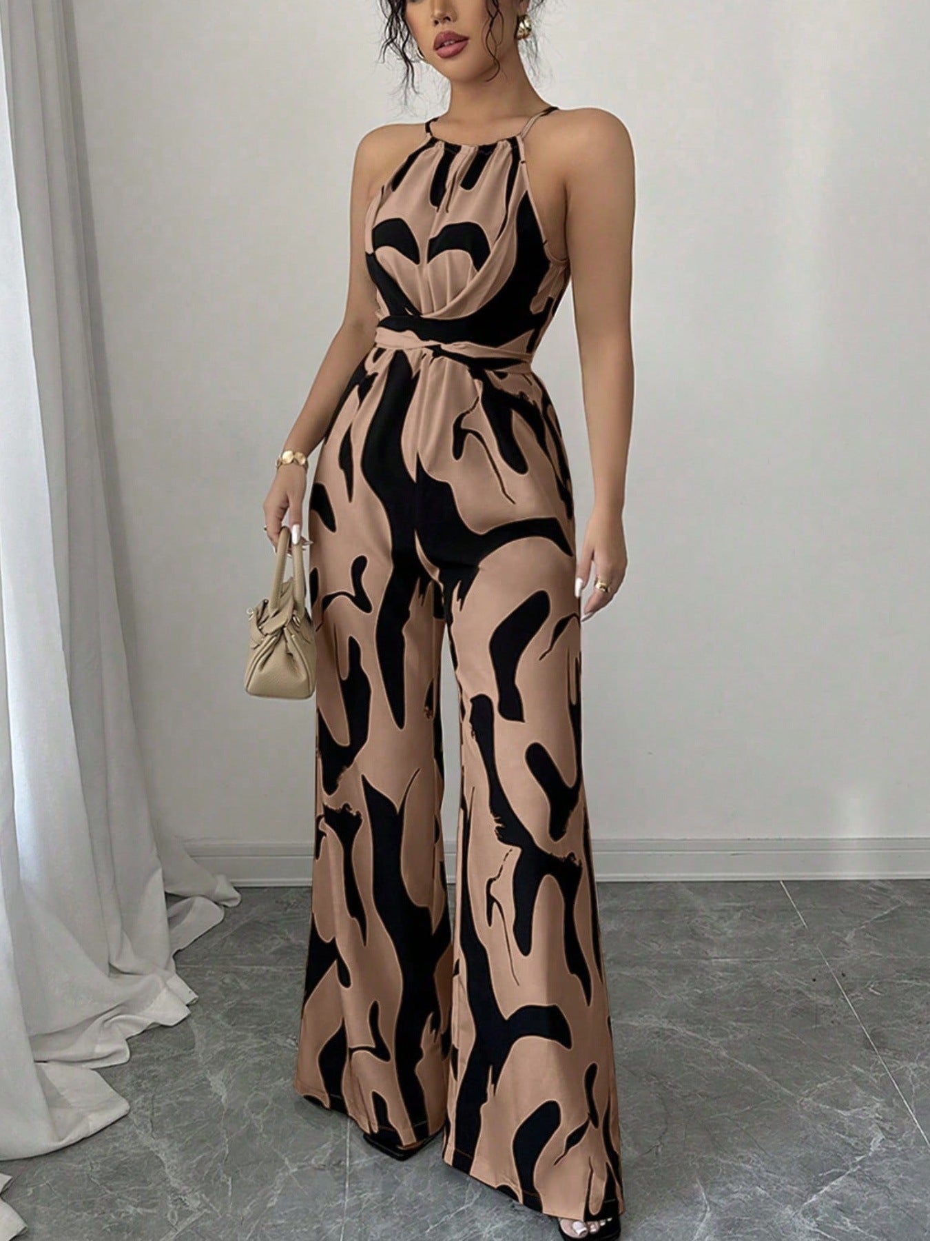 Dame jumpsuit med høj krave og elegant drapering Stilla