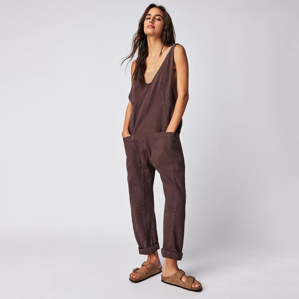 Dame afslappet jumpsuit med dyb udskæring og praktiske lommer Stilla