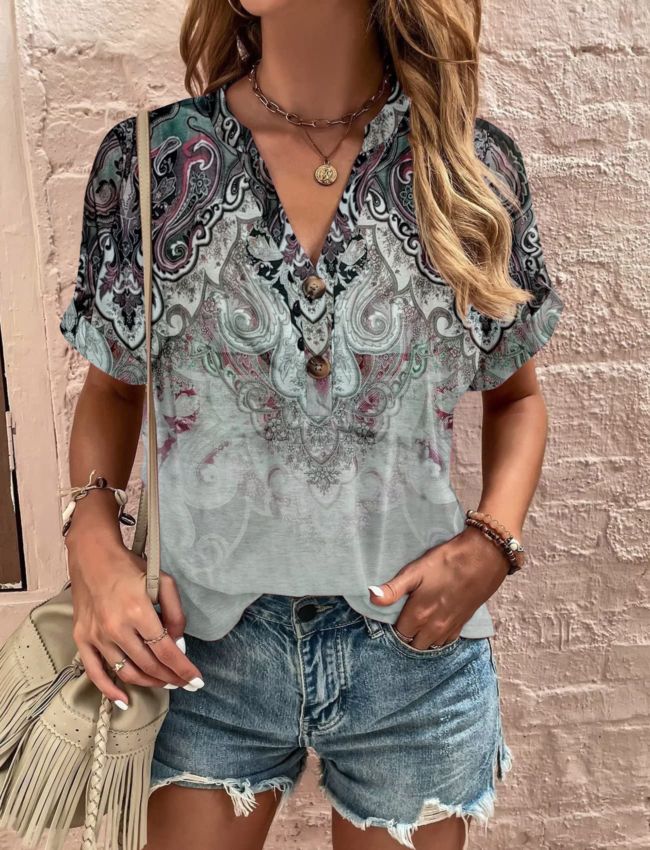 Dame afslappet kortærmet top med knaplukning og stribemønster Stilla