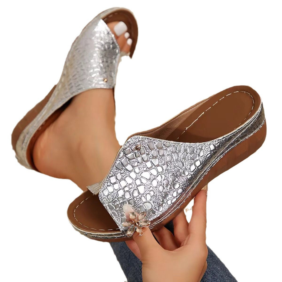 Dame åbne Sling-sandaler med elegant krokodille-prægning og fashionable blomster-detalje Stilla