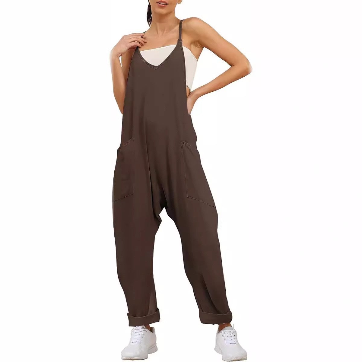Dame Afslappet Jumpsuit med dyb udskæring og praktiske lommer Stilla