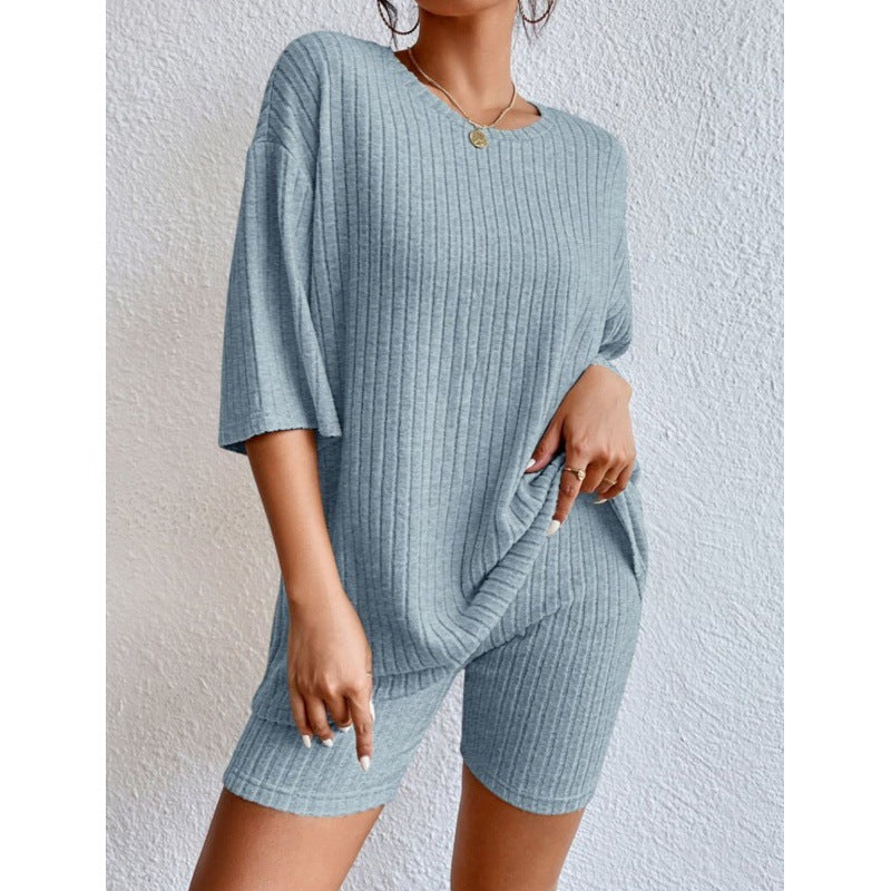 Dame afslappet fritidssæt med stribet top og shorts Stilla