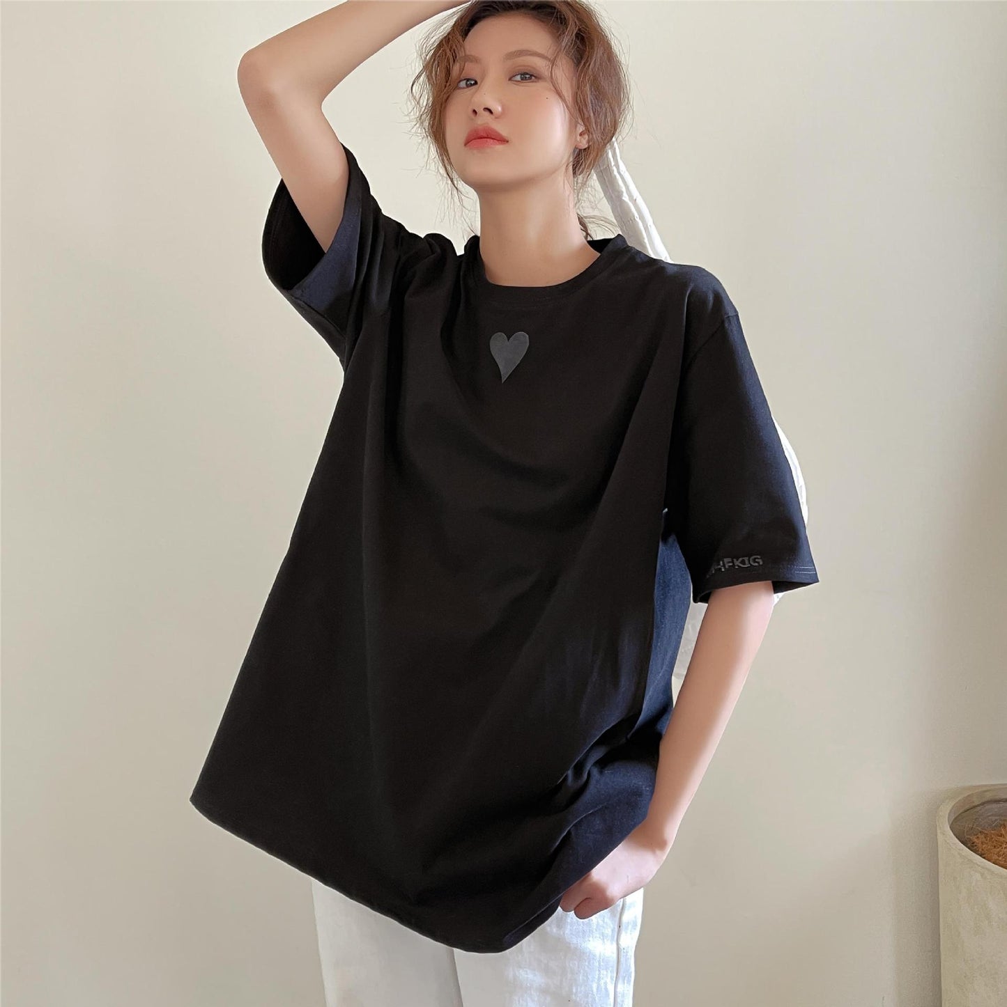 Dame afslappet basis T-shirt med praktisk brystlomme og moderne snit Stilla