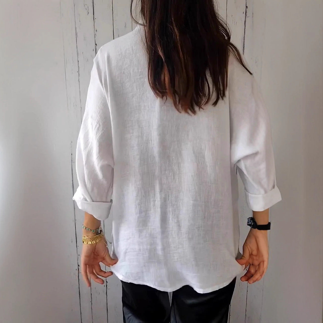 Dame afslappet linned bluse med brystlommer og opfoldede ærmer Stilla