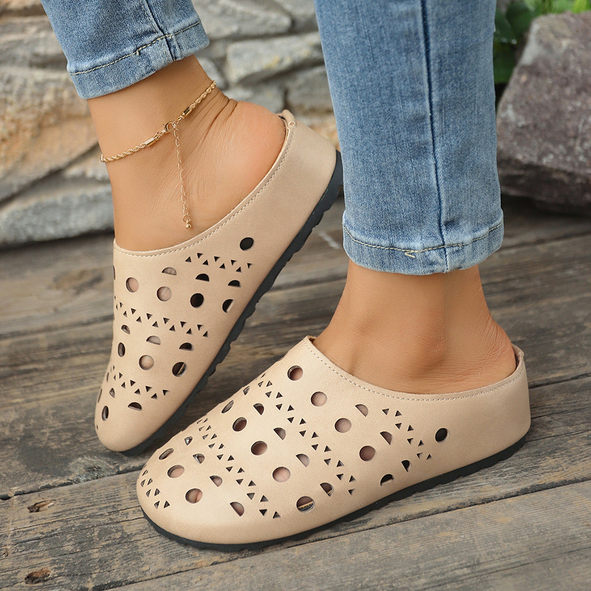 Dame Åben-Tøfler med perforeret design og komfortabel såleform Stilla