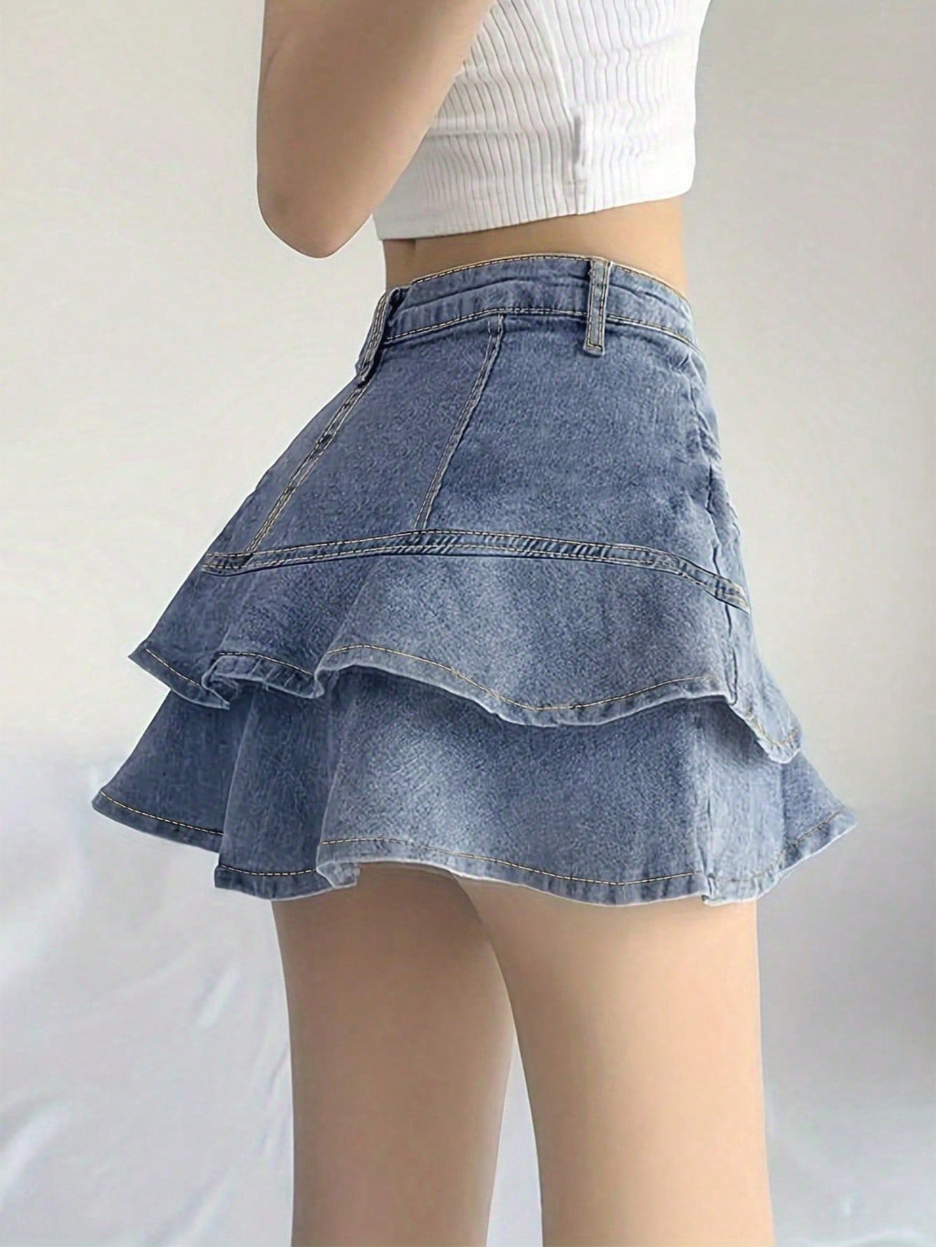 Dame Denim Skirt med svingende lagdesign Stilla
