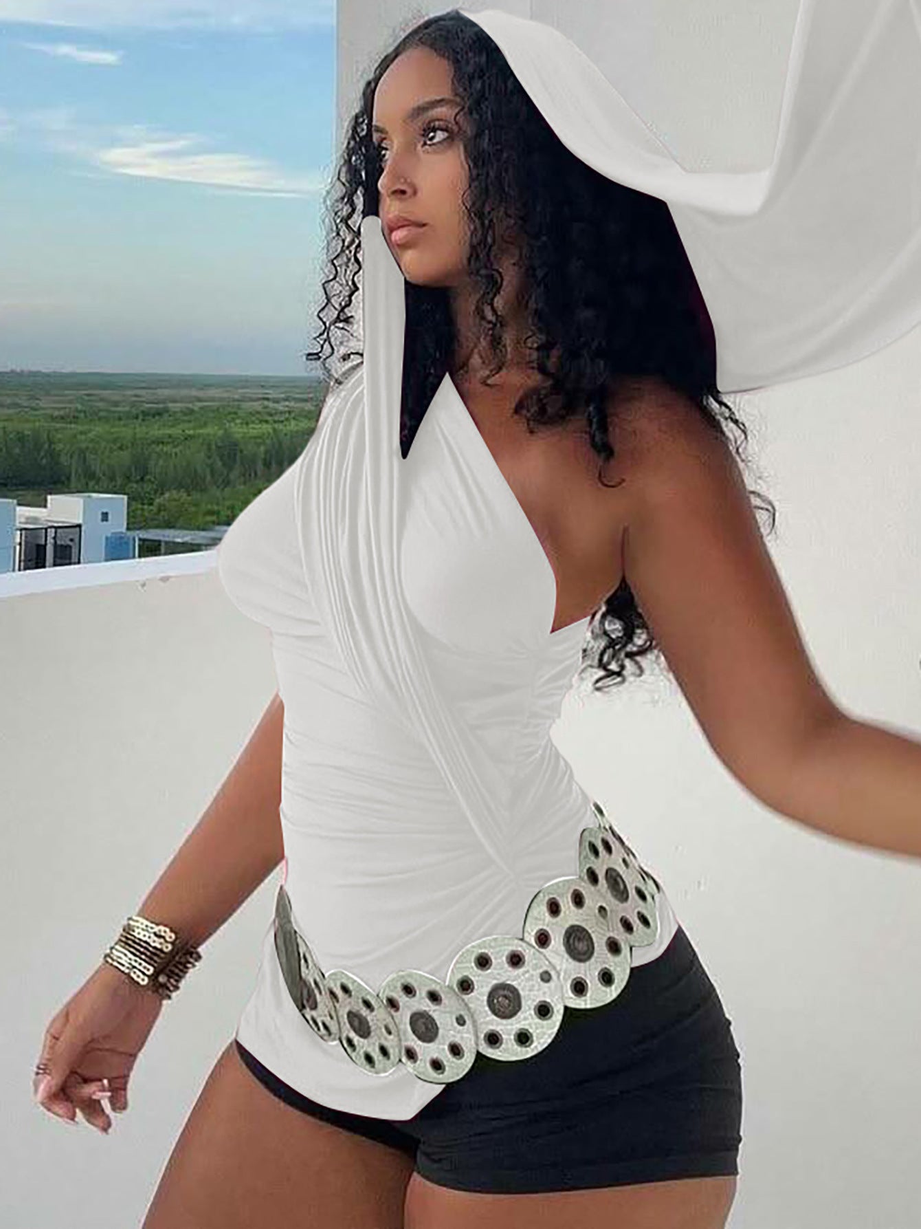 Dame Ein-skulder-top med raffineret indpakningsdesign og flydende stof Stilla