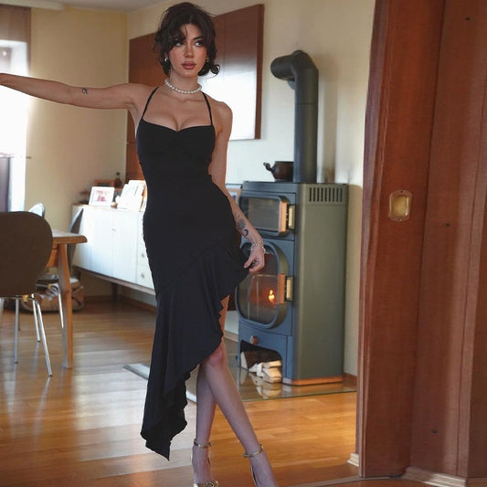 Dame elegant aftenkjole med asymmetrisk kant og sexet splitt Stilla