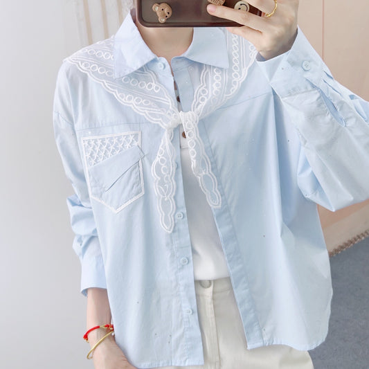 Dame elegant bluse med kunstneriske flæsedetaljer Stilla