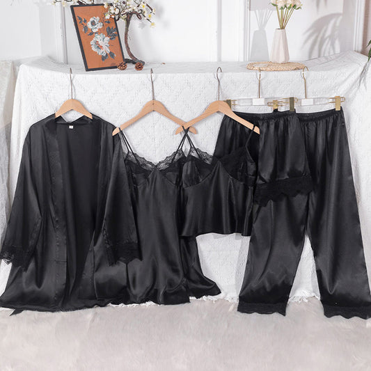 Dame Satin natdragtsæt med elegante spidsedele og løs pasform Stilla