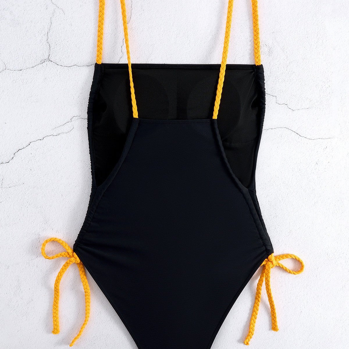 Dame Elegant badebdragt med justerbare stropper og sidelæggede flæse detaljer Stilla