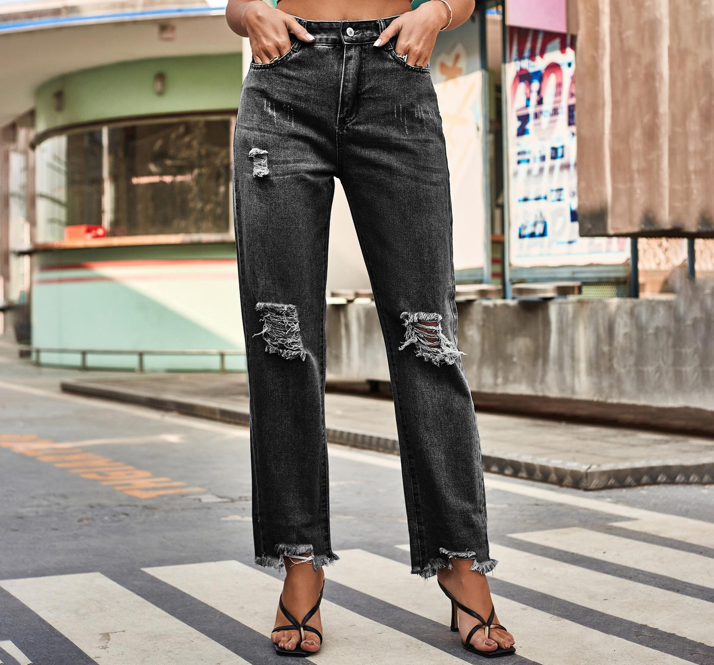 Dame Destroyed Jeans i moderne Boyfriend-snit med frynset detaljer Stilla