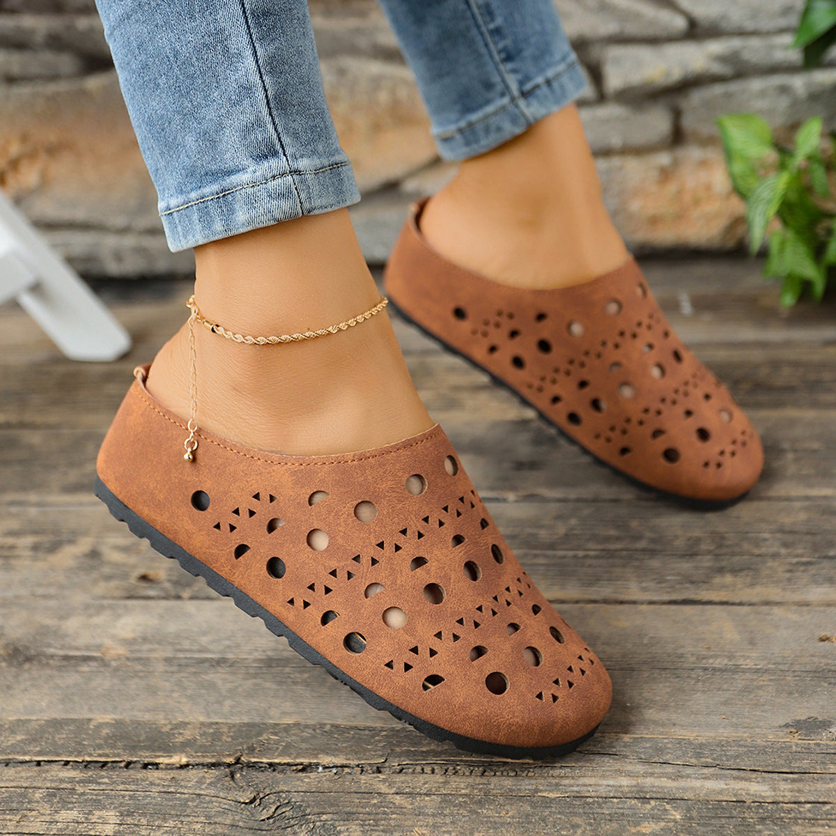 Dame Åben-Tøfler med perforeret design og komfortabel såleform Stilla