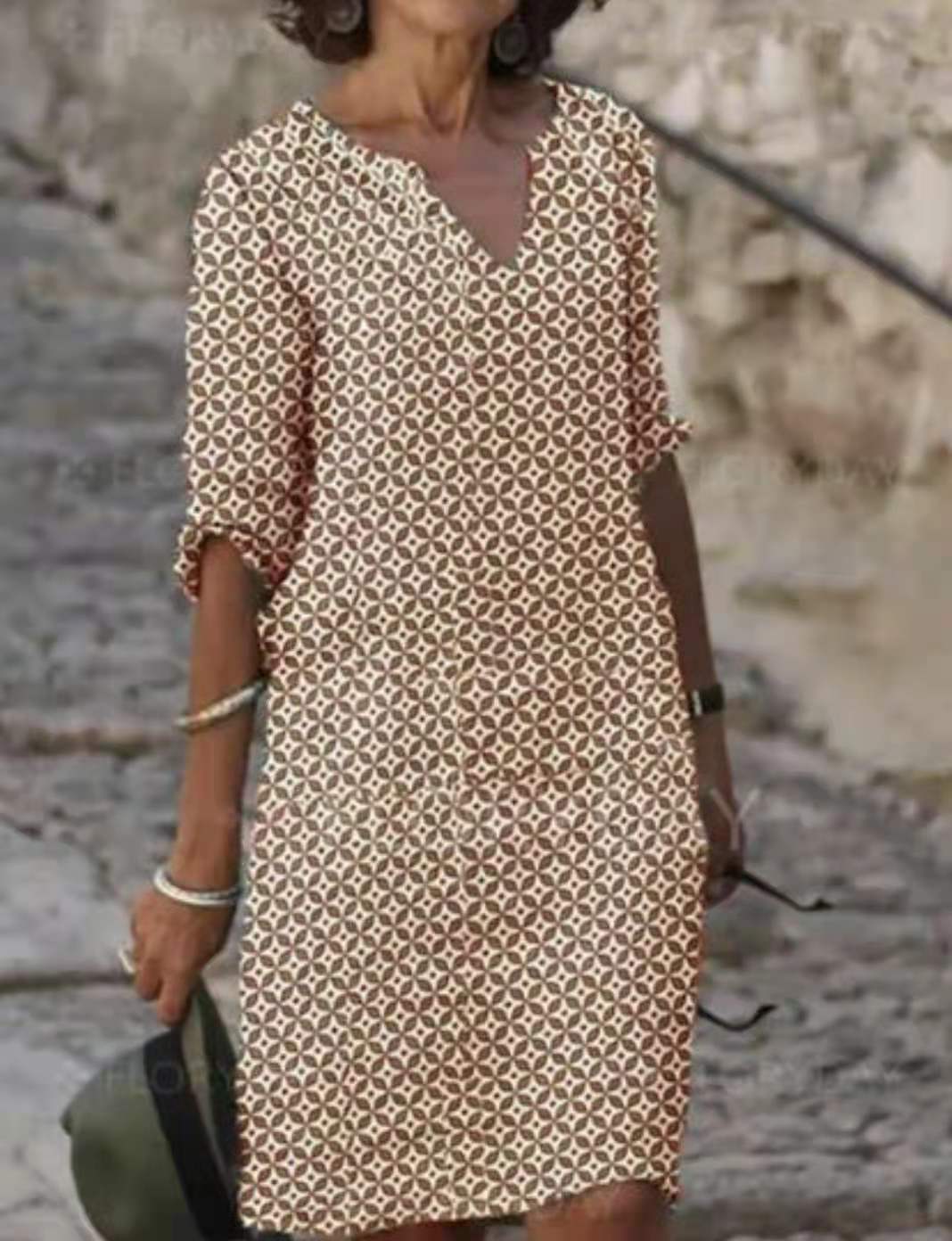 Dame afslappet skjortekjole med blomstermotiv og praktiske sidelommer Stilla