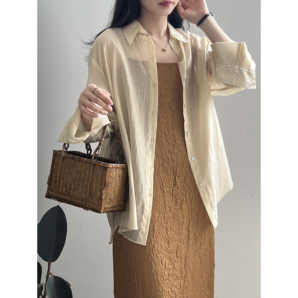 Dame afslappet bluse med dekorativt bindebånd og innovativ detalje på ryggen Stilla