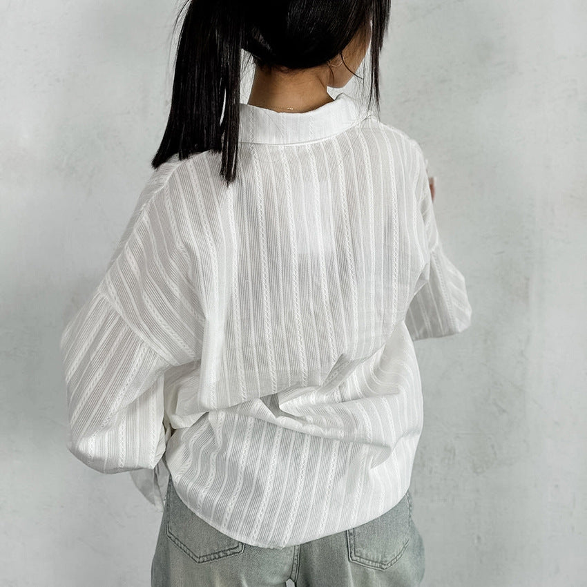 Dame afslappet skjorte med fashionable flæseærmer og fine striber Stilla