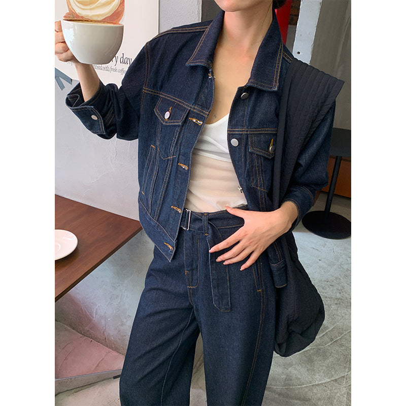 Dame cropped jeansjakke i moderne oversized-snit med dyb krave og påsatte lommer Stilla