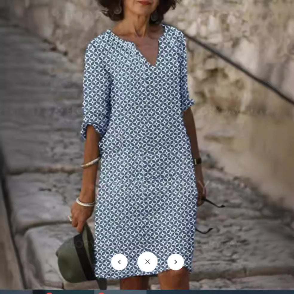 Dame afslappet kjole med grafisk print og gennemgående knapstolpe Stilla