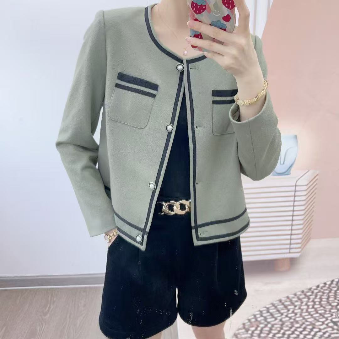 Dame Elegant Boucle-jakke med kontrastfarver og moderne knaplukninger Stilla