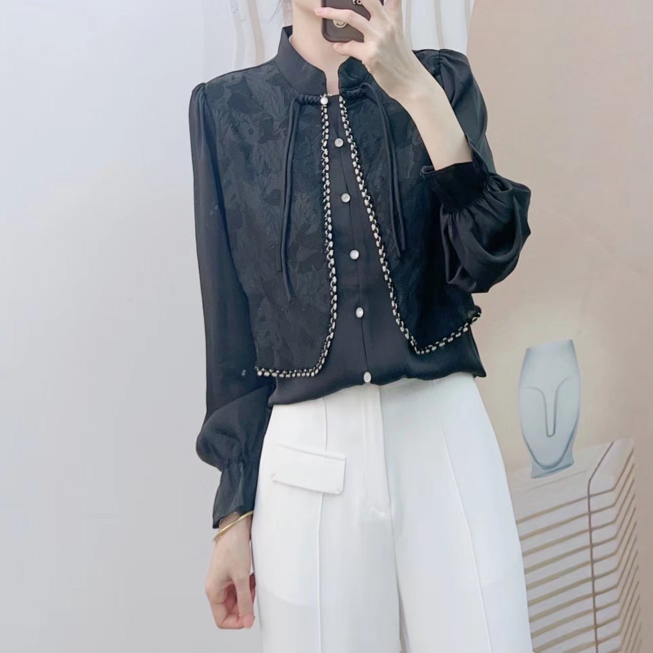 Dame Elegant Bluse med kunstnerisk Perleudsmykning og romantisk Rødsøm Stilla