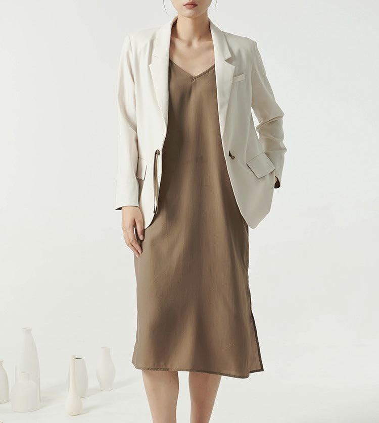 Dame elegant blazer-kjole kombination med raffineret snit og diskrete detaljer Stilla