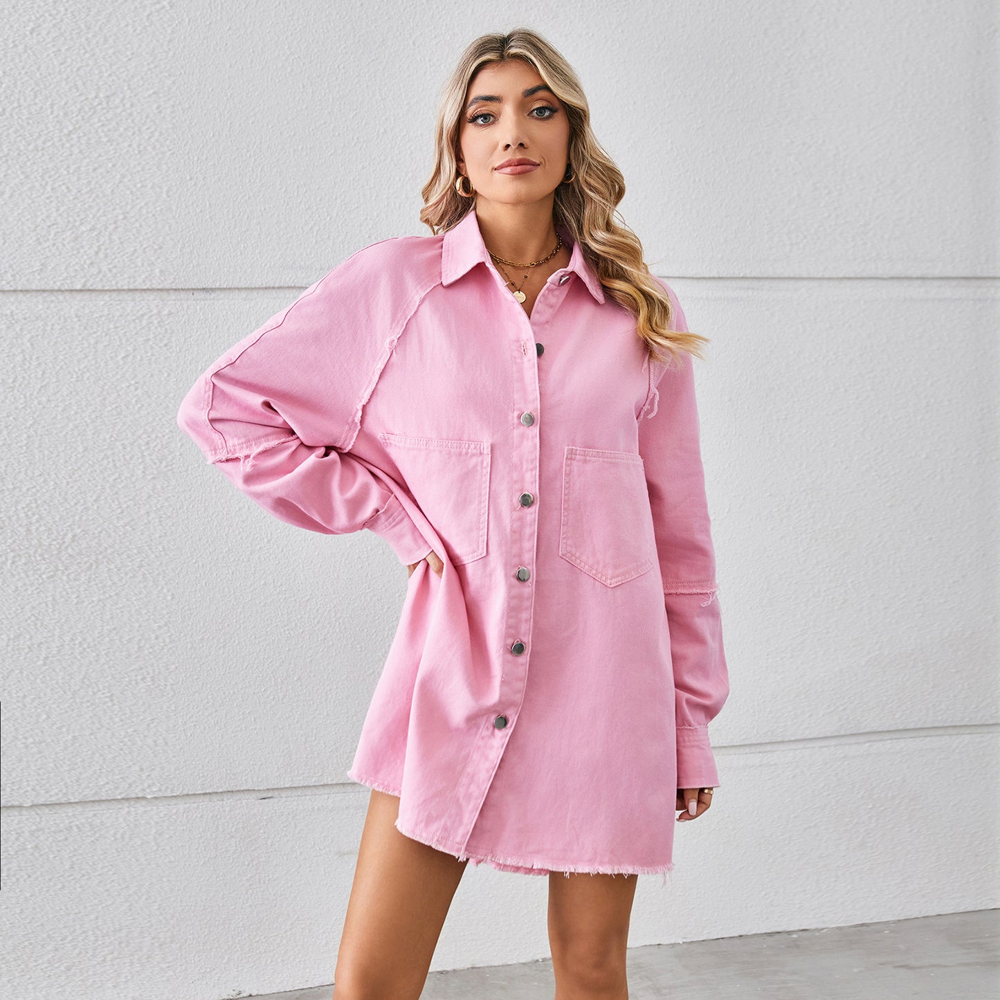 Dame denim skjorte kjole med praktiske lommer og afslappet snit Stilla