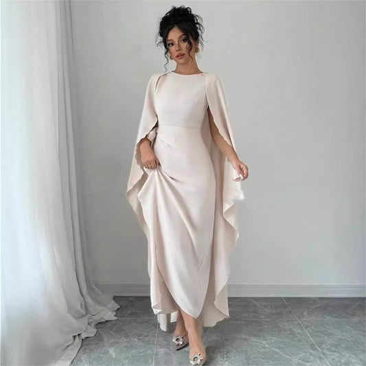 Dame Elegant aftenkjole med svingende kappe og figursyet snit Stilla