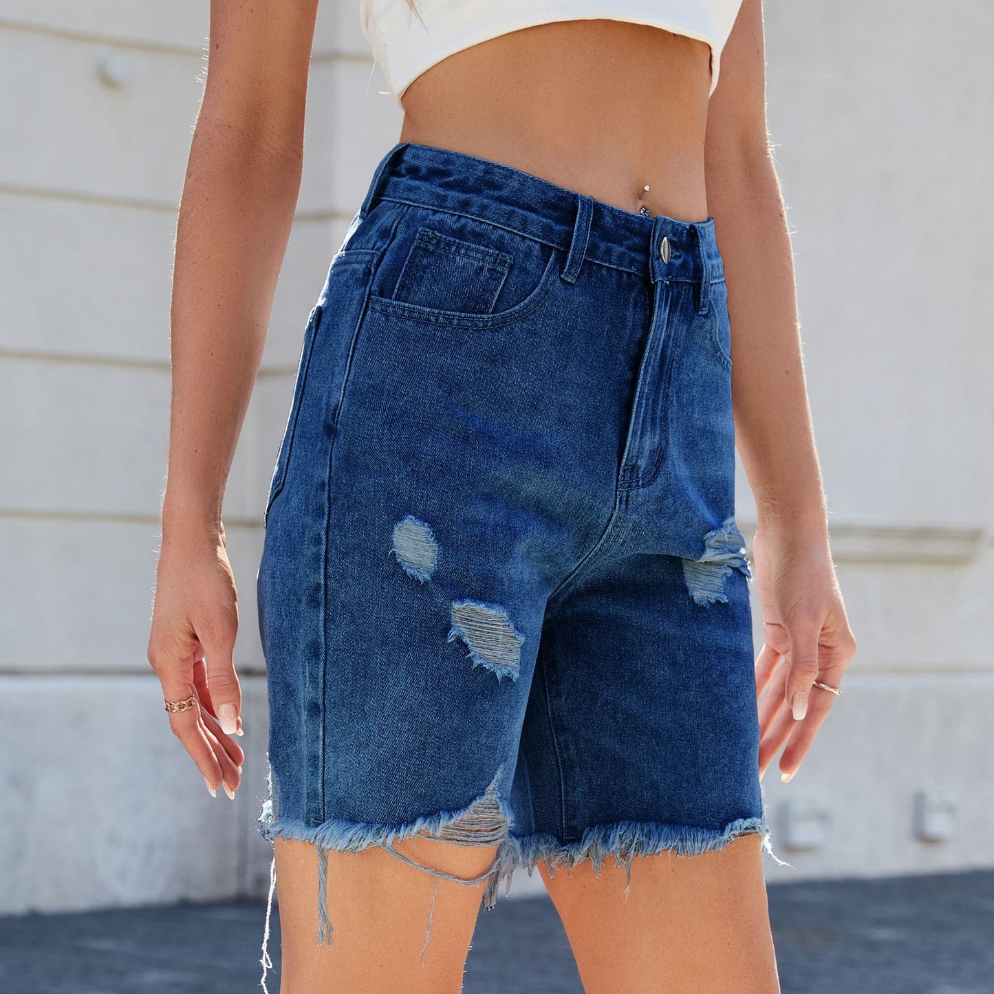 Dame Distressed Denim-Shorts med høj talje Stilla