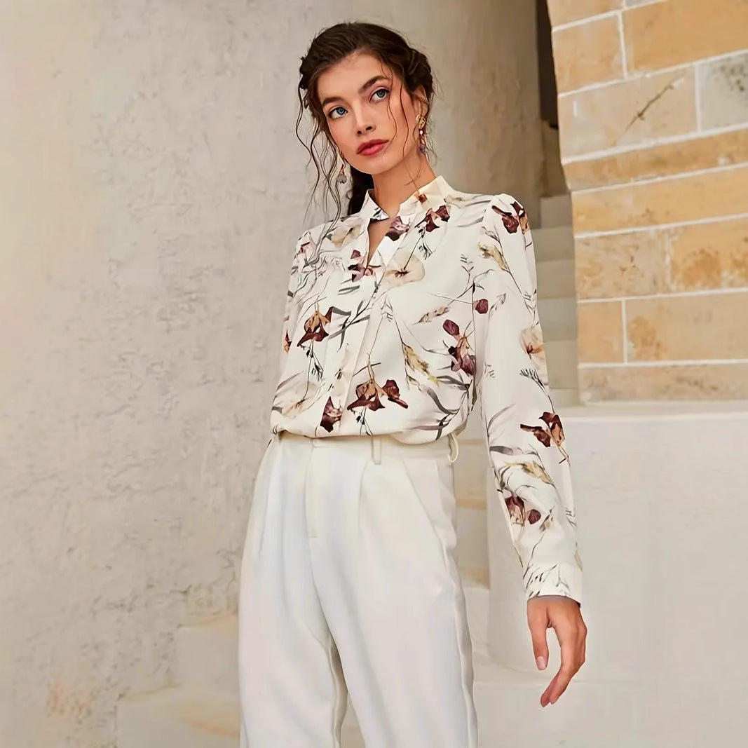 Dame elegant bluse med blomsterdesign og højhalset knapdetaljer Stilla