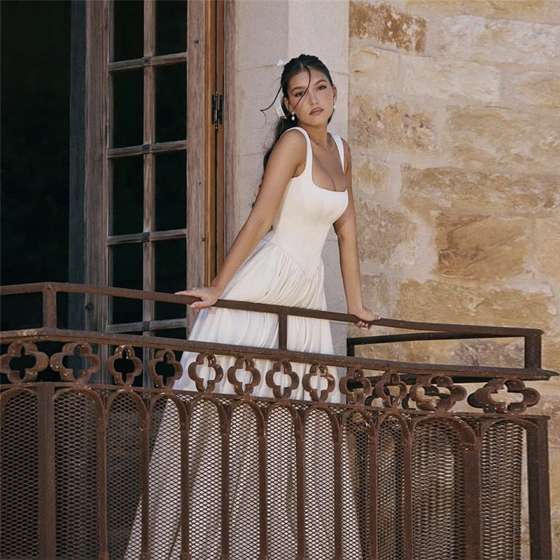 Dame Elegant brudekjole med draperet skørt og brede stropper Stilla