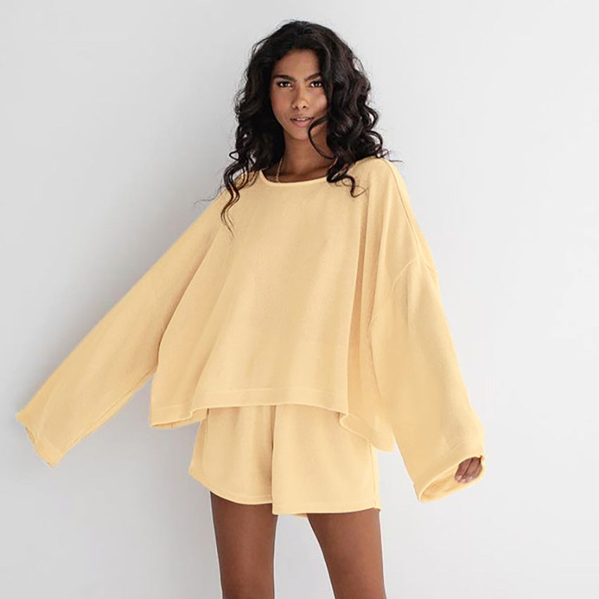 Dame afslappende lounge-sæt med oversized top og shorts Stilla