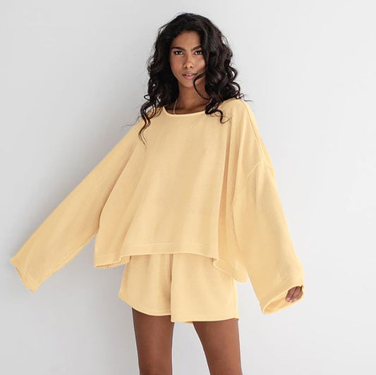 Dame afslappende lounge-sæt med oversized top og shorts Stilla