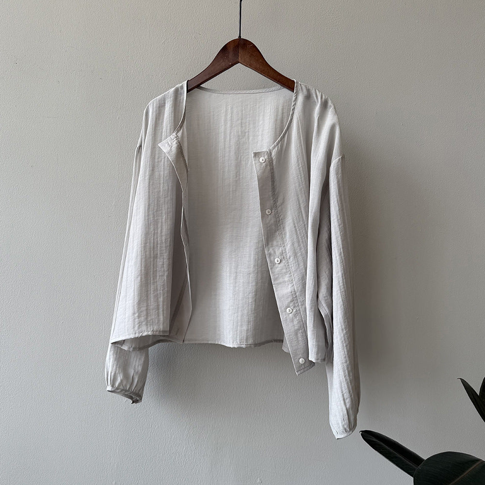 Dame afslappet bluse med knapdetaljer og let stof Stilla