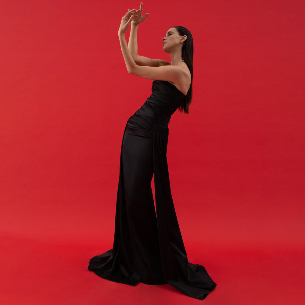 Dame Elegant Cocktailkjole med raffineret draperingseffekt og flydende stoffbaner Stilla