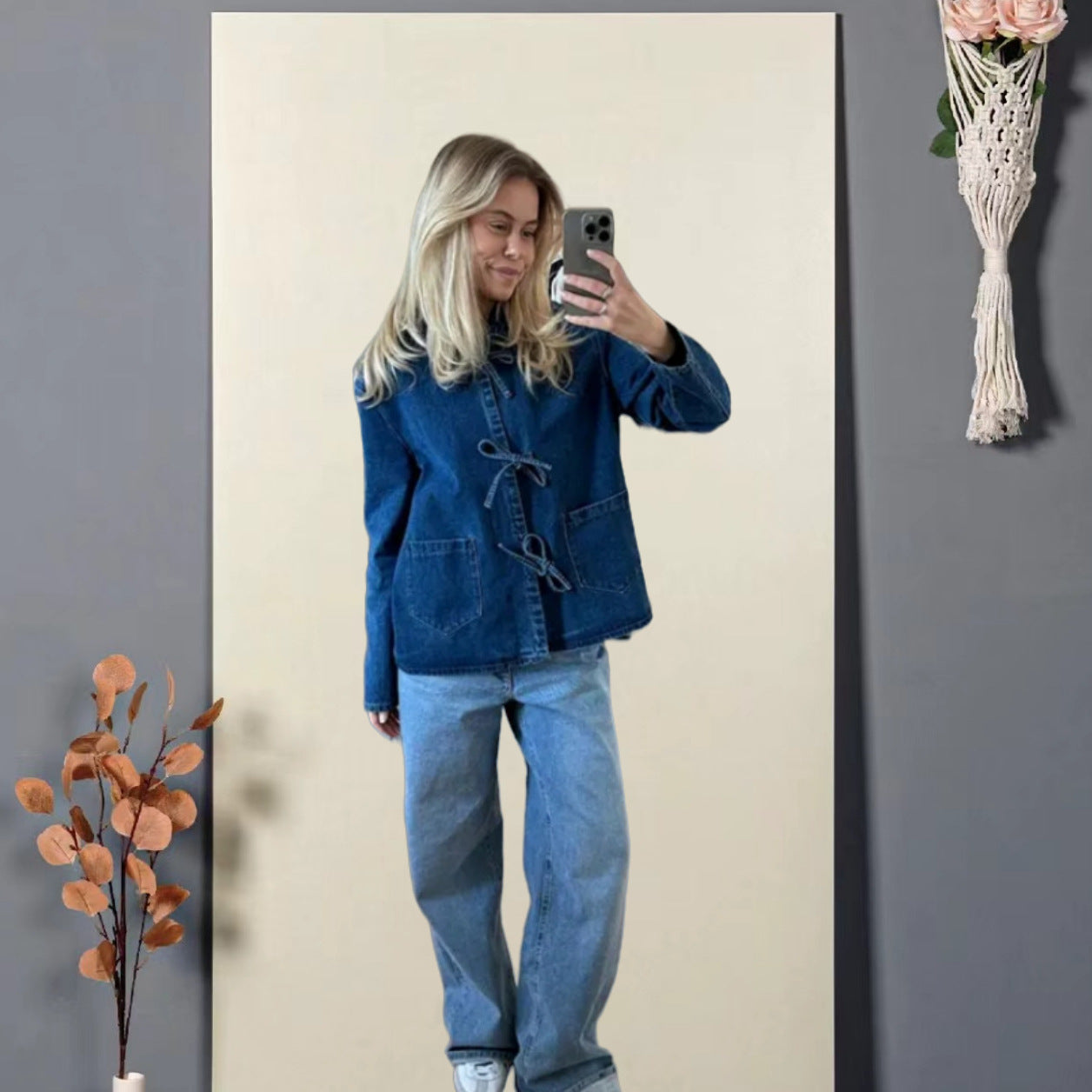 Dame denimjakke med et moderne design og praktiske lommer Stilla