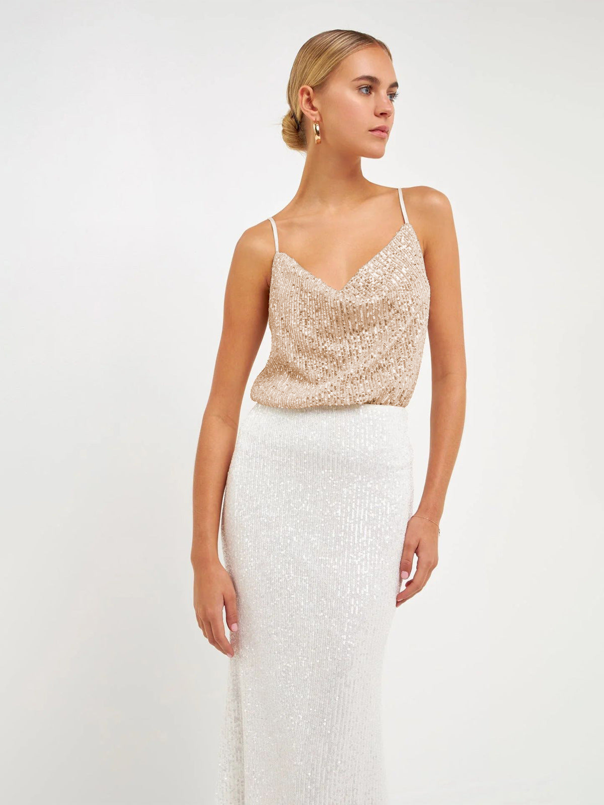 Dame elegant cami-top med skinnende effekt og justerbare stropper Stilla