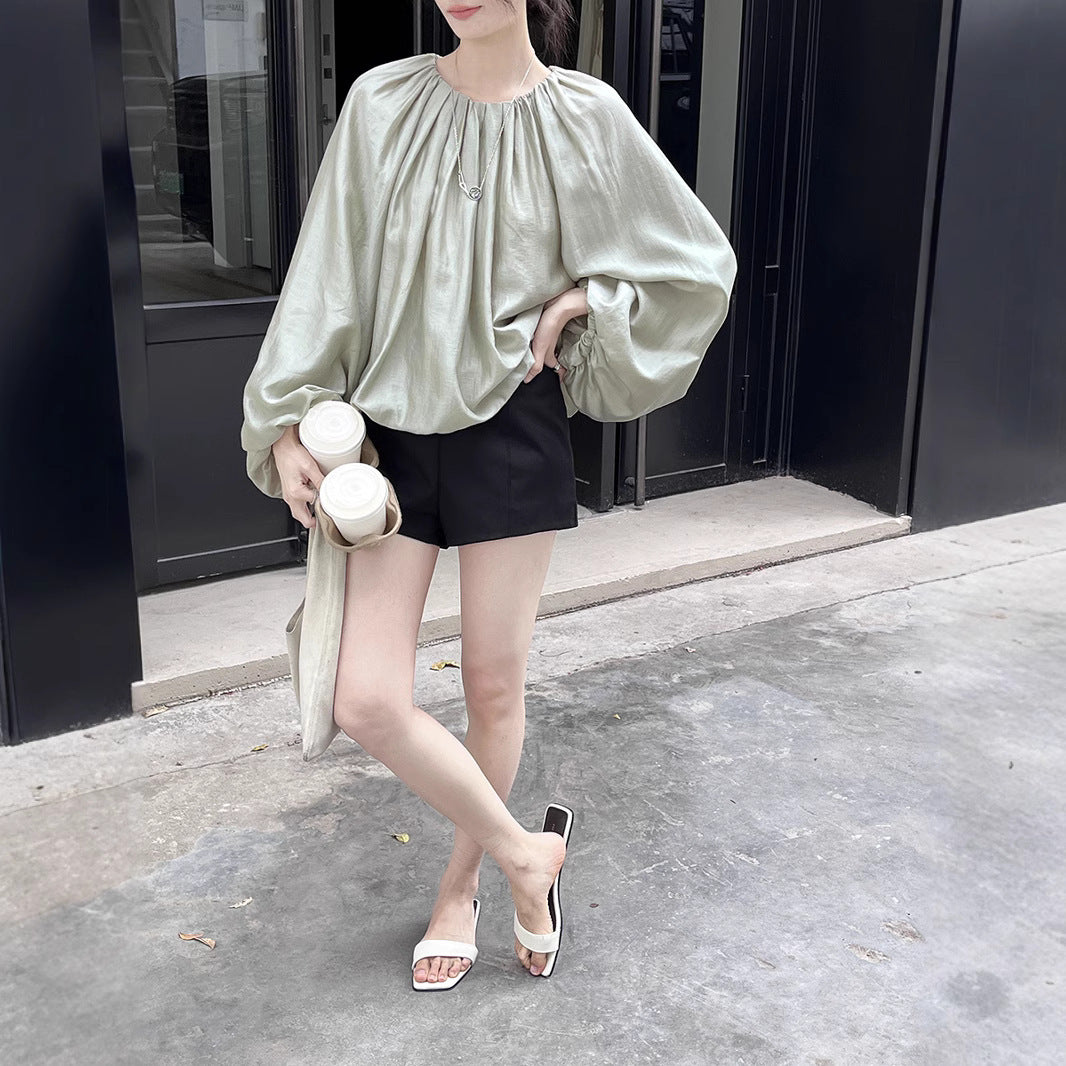 Dame elegant bluse med puffærmer og skinnende finish Stilla