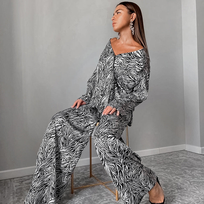 Dame elegant jakkesæt med dyb V-udskæring og zebra-lignende design Stilla