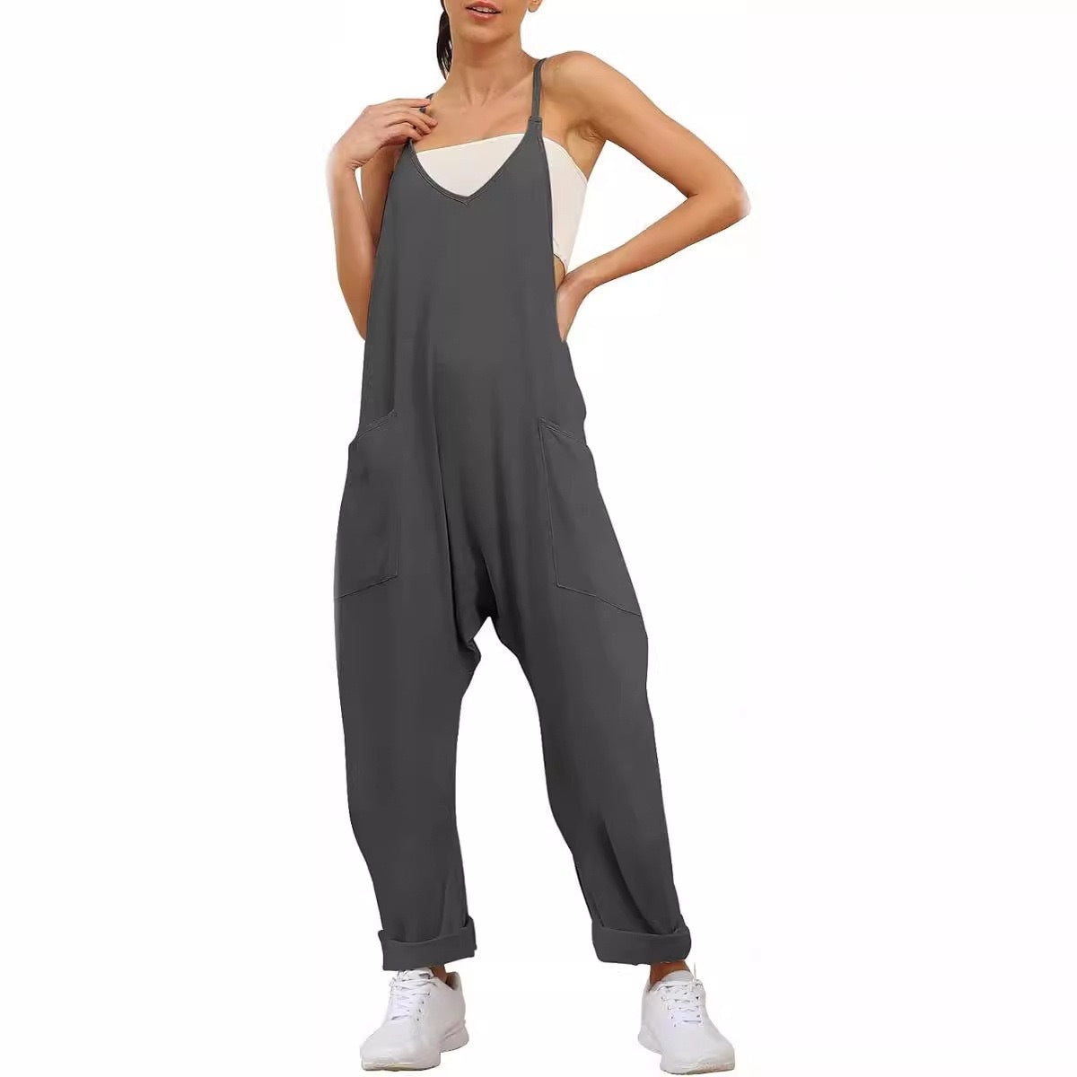 Dame Afslappet Jumpsuit med dyb udskæring og praktiske lommer Stilla