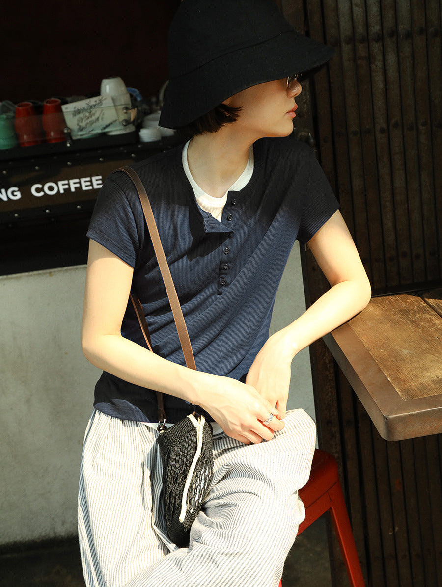 Dame afslappet kortærmet overdel med knapliste og blødt stof Stilla