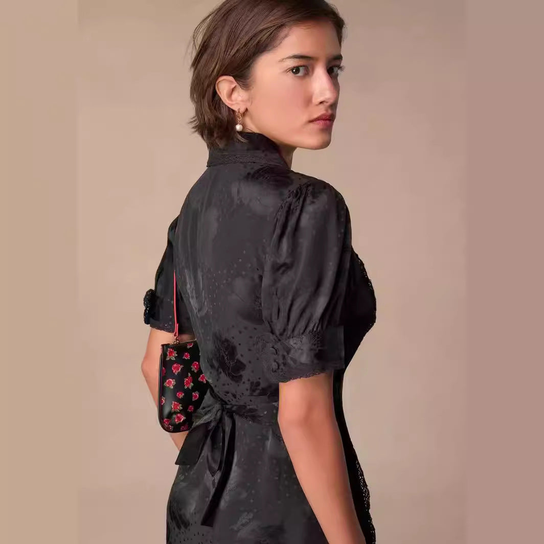 Dame Elegant Bluse med blomsterdesign og fine blondedetaljer Stilla