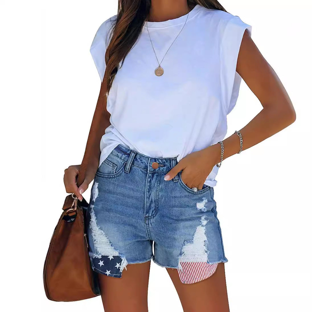 Dame afslappede Denim-shorts med moderigtige ripped-detaljer og Amerika-flags-elementer Stilla