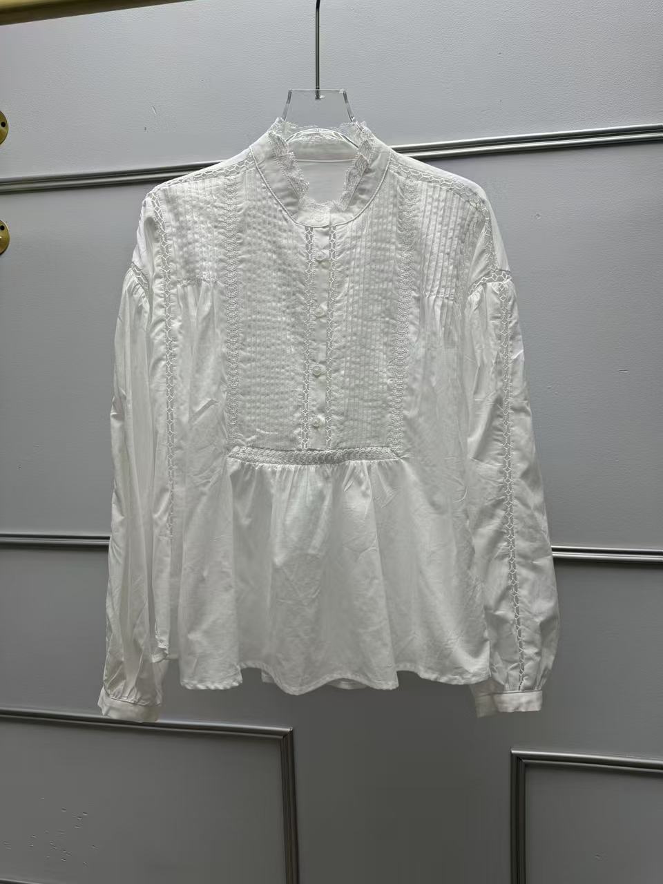 Dame elegant bluse med struktureret design og botaniske accenter Stilla