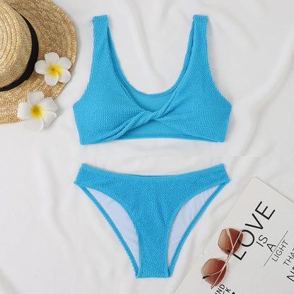 Damebadetøj med innovativt twist-design og høj talje Stilla