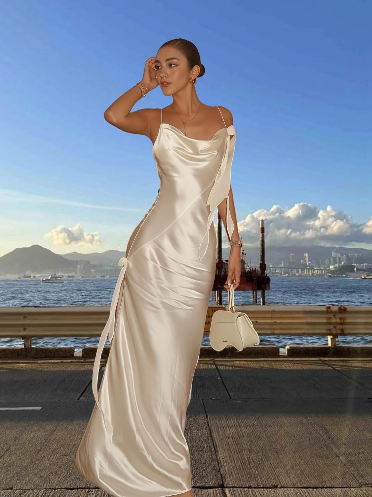 Dame elegant aften kjole med asymmetrisk snit og fint satin-finish Stilla