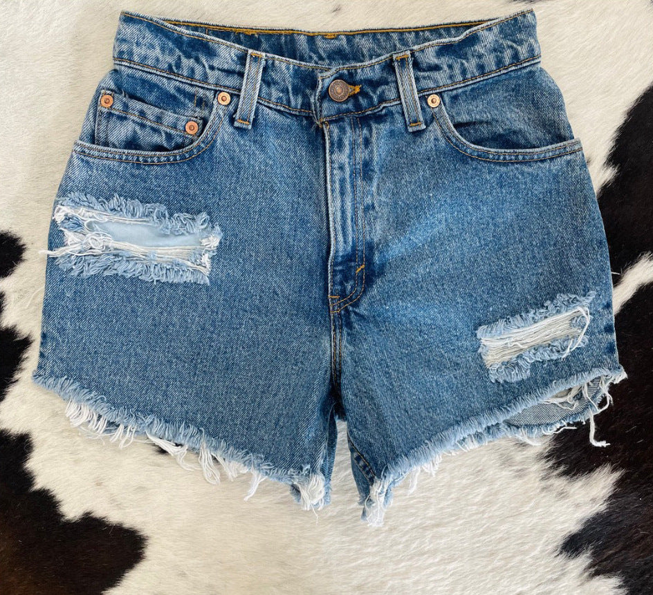 Dame Destroyed Jeansshorts i vintage stil med frynset kant og moderne ripped-detaljer Stilla