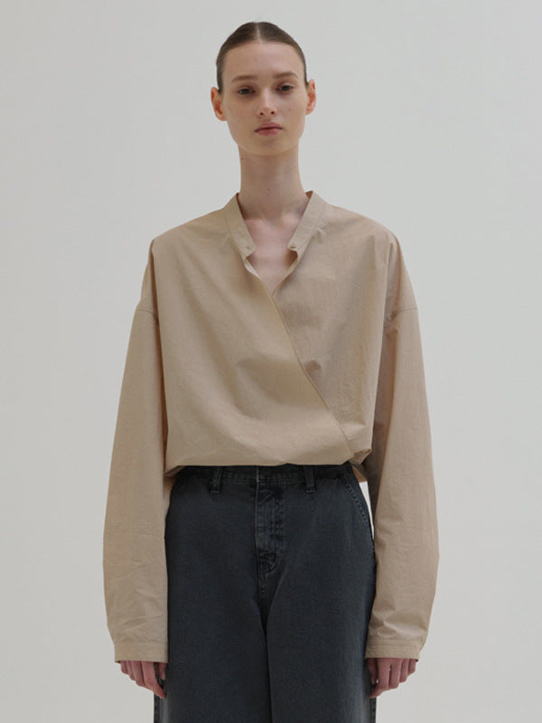 Dame afslappet bluse med asymmetrisk krave og innovativ knaplukning Stilla