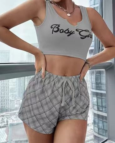Damer afslappet crop-top og ternede shorts sæt med legende tryk Stilla