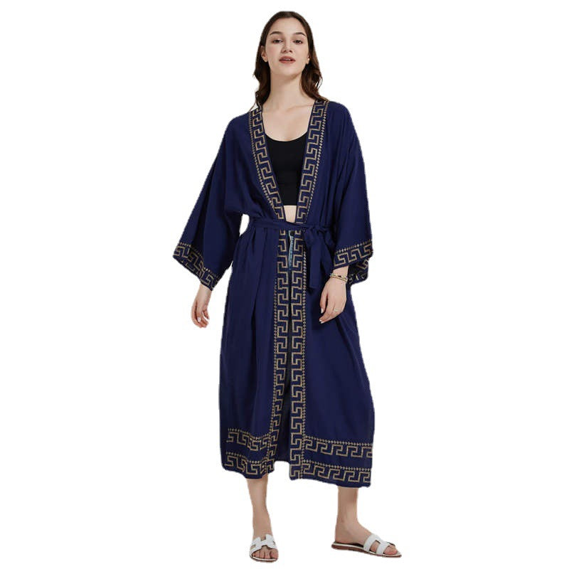 Dame elegant kimono med kunstneriske udsmykninger Stilla