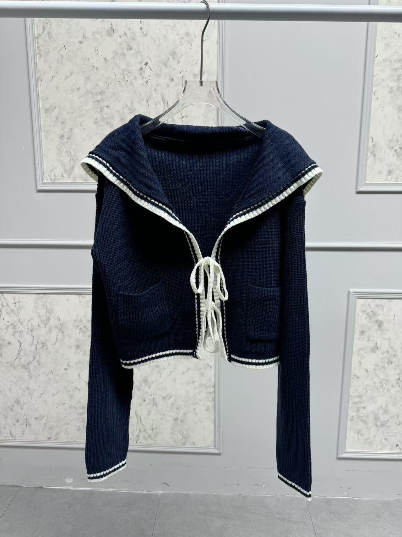 Dame cropped strikjakke med legende snor og kontrastaccente Stilla